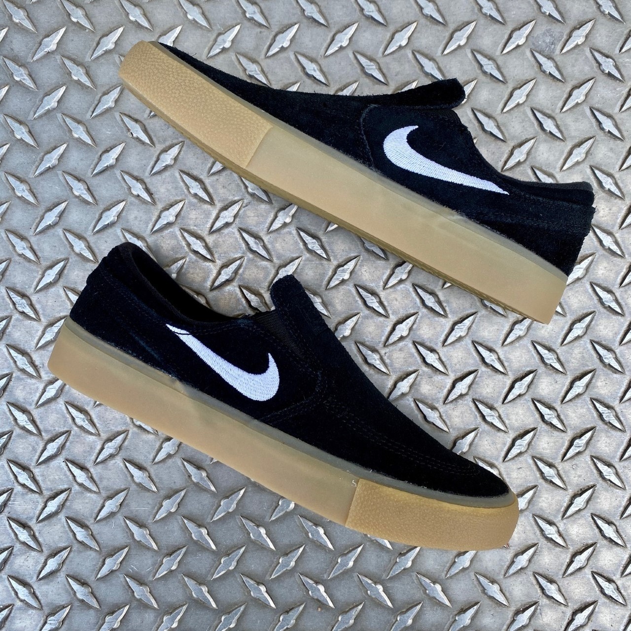 nike slip on janoski black