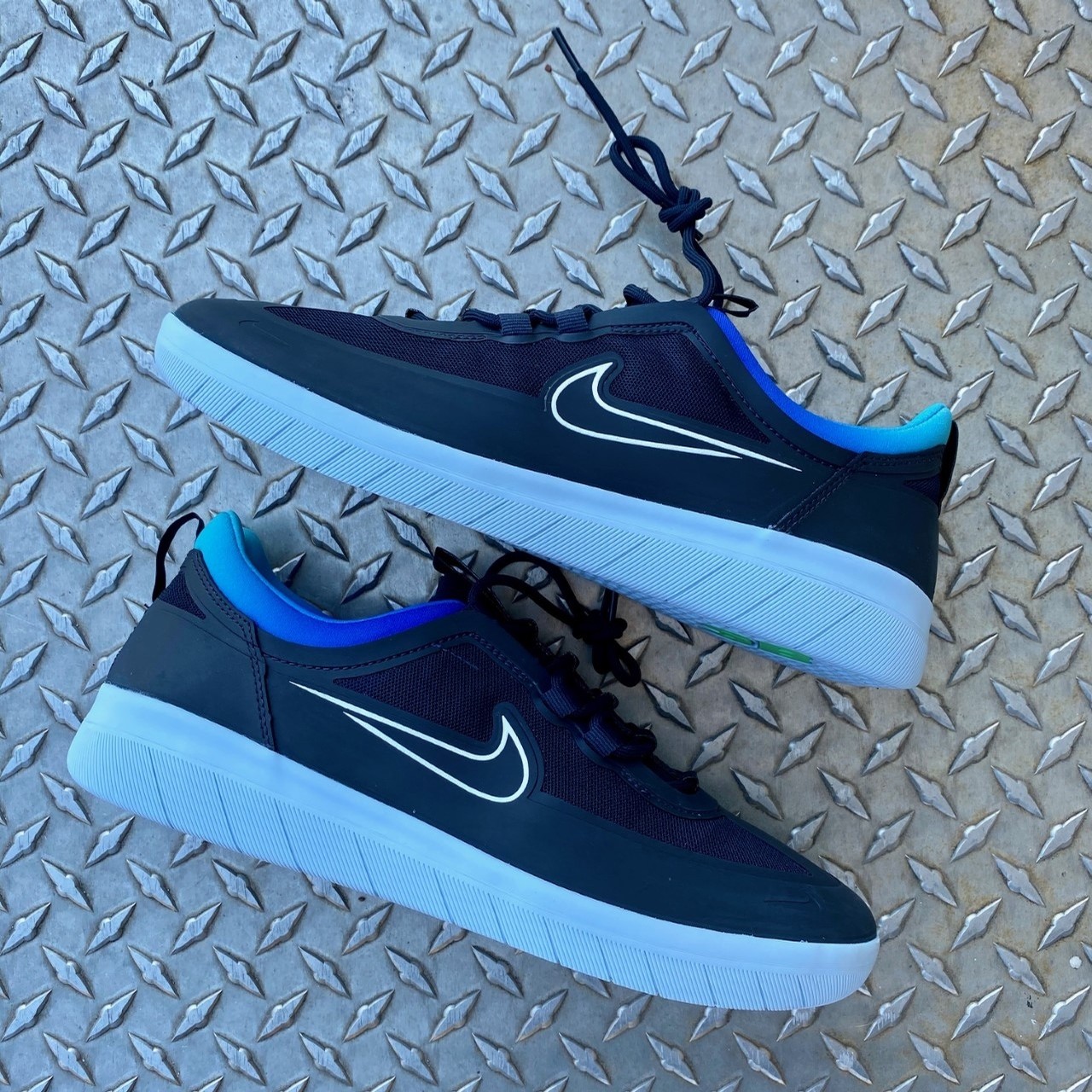 nike shoes with squiggly lines