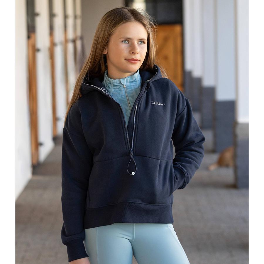 xl_it05156_lifestyle_youngride