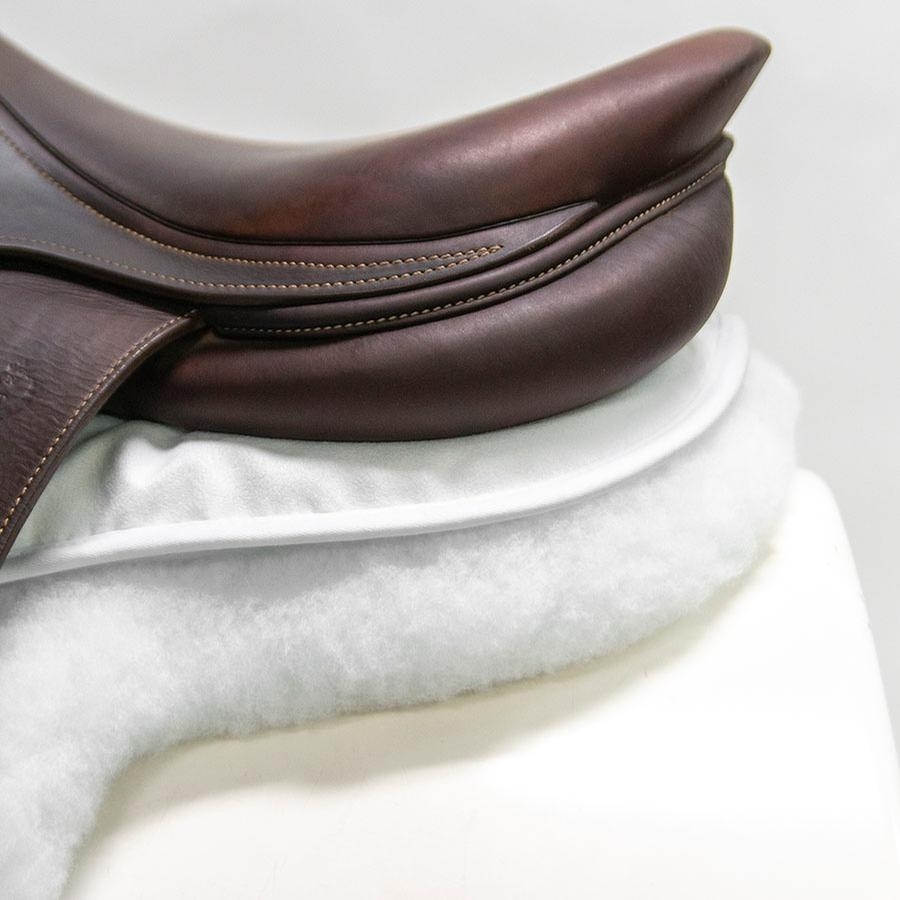 Ogilvy Equestrian Hunter Half Pad (White) Half Pads at Chagrin Saddlery