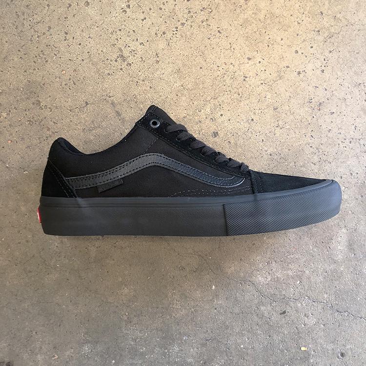 vans pro blackout