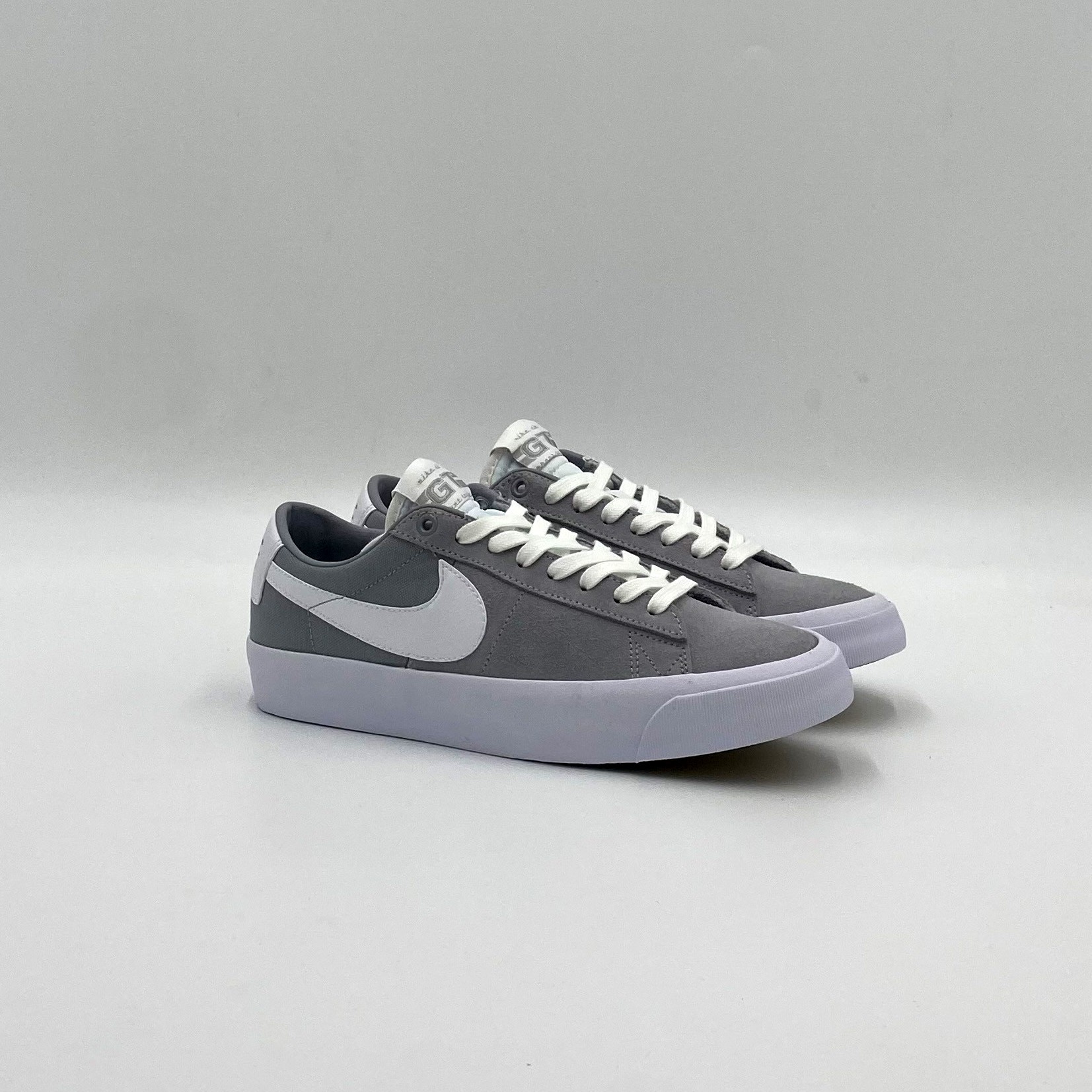 mimar Acostumbrarse a diferencia Nike SB Zoom Blazer Low Pro GT (Wolf Grey/White) Shoes Mens at Emage  Colorado, LLC