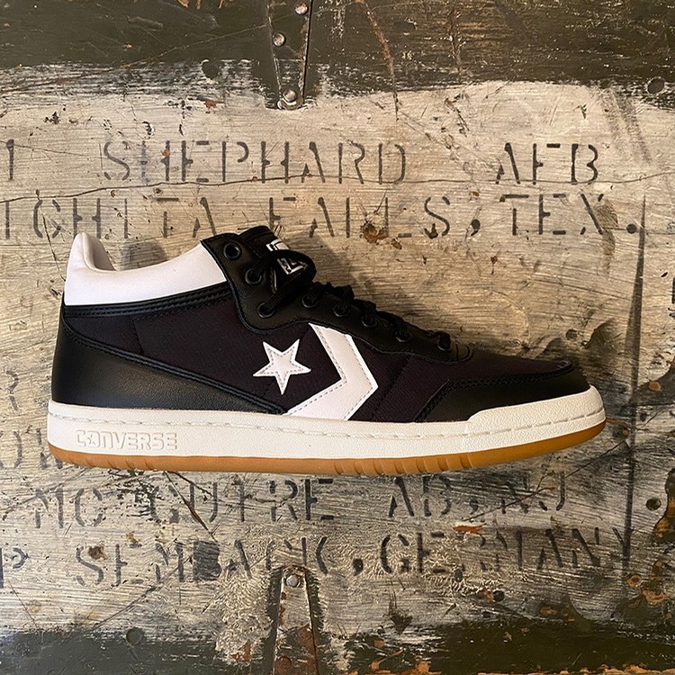 converse mid black