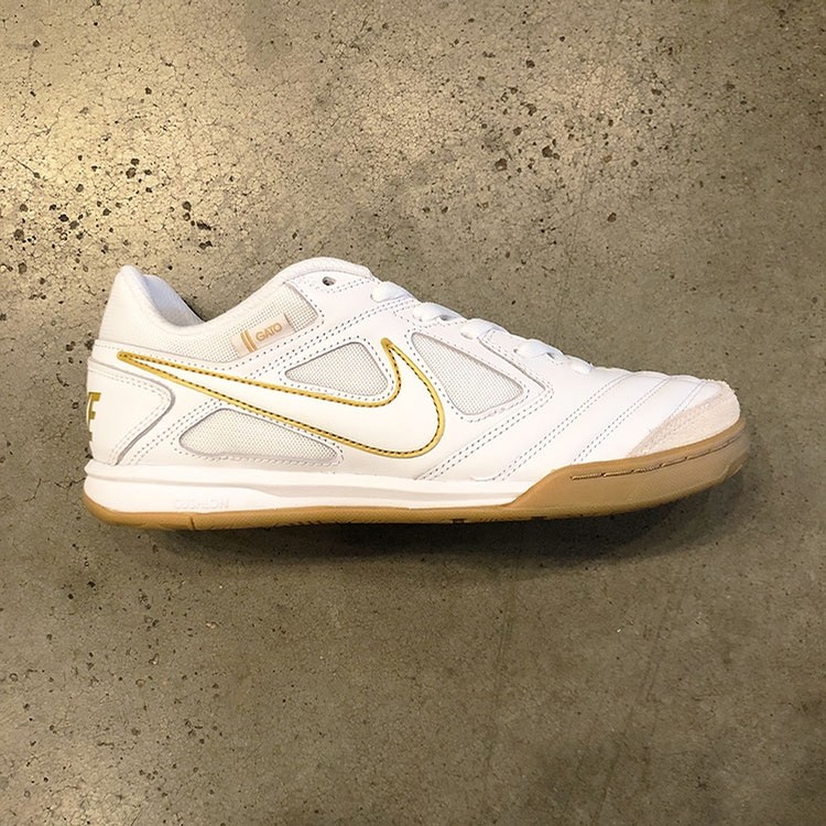 Gato (White/Metallic Gold)