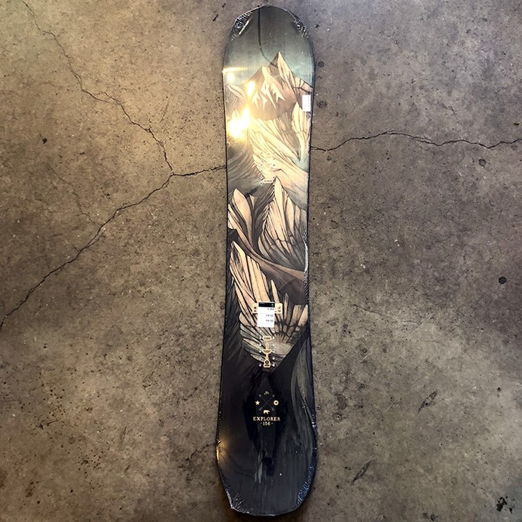jones explorer snowboard 2018 Surf shaper Chris Christenson and Jeremy Jones have crafted the complex contours of the Mountain Surfer using the same hydrodynamic principles that Chris applies in surfboard construction 2024 Jones Tweaker Men's Snowboard