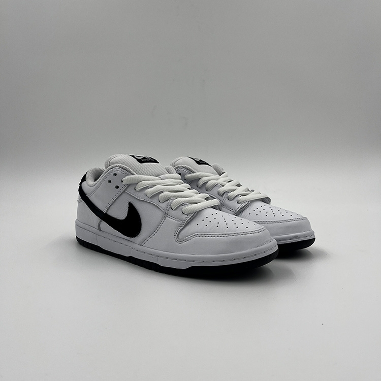 dunk low black and white mens