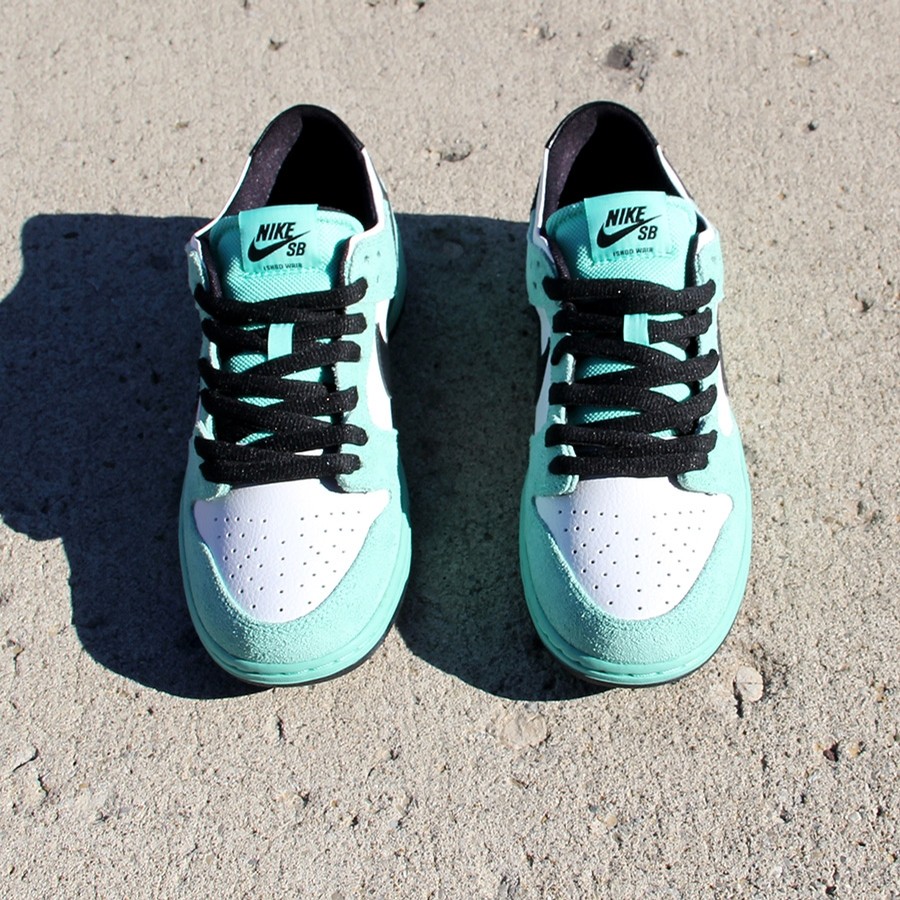 Nike SB DUNK LOW PRO IW (GREEN GLOW/BLACK SUMMIT) Shoes at Embassy