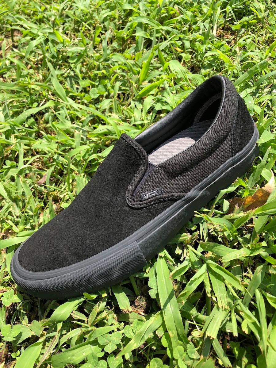 vans blackout slip on