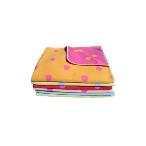Reversible Fleece Blanket: Dots