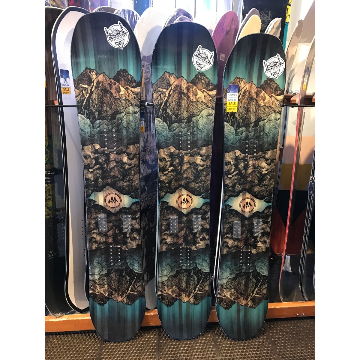 Jones Snowboards 2019 Mountain Twin (Used Demo) at Underground Snowboards