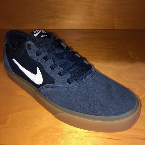 nike sb chron slr obsidian & white shoes