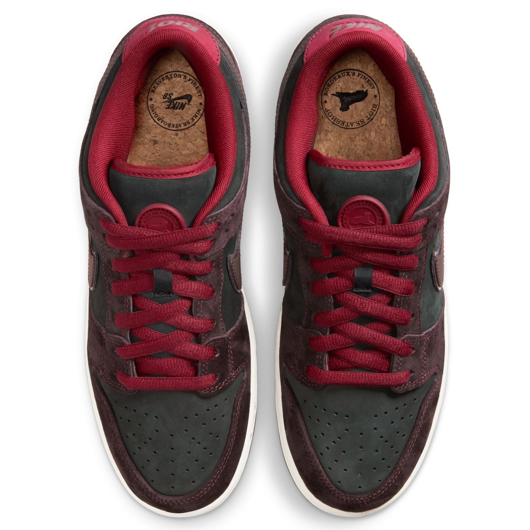 靴 Nike SB Dunk Low Pro \"Burgundy/Grey Nike SB Dunk Low Pro 
